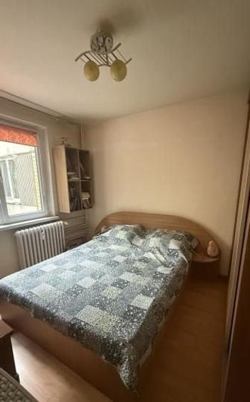 Apartament cu 4 camere semidecomandat, mobilat în Drumul Taberei