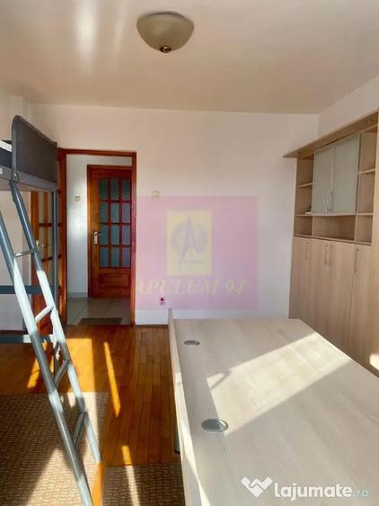 Apartament cu 4 camere decomandat, mobilat în Decebal