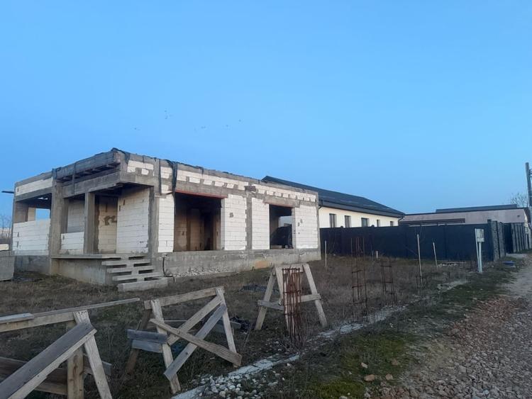 Casă individuală cu 4 camere cu Teren 404 Mp în Malu Mare