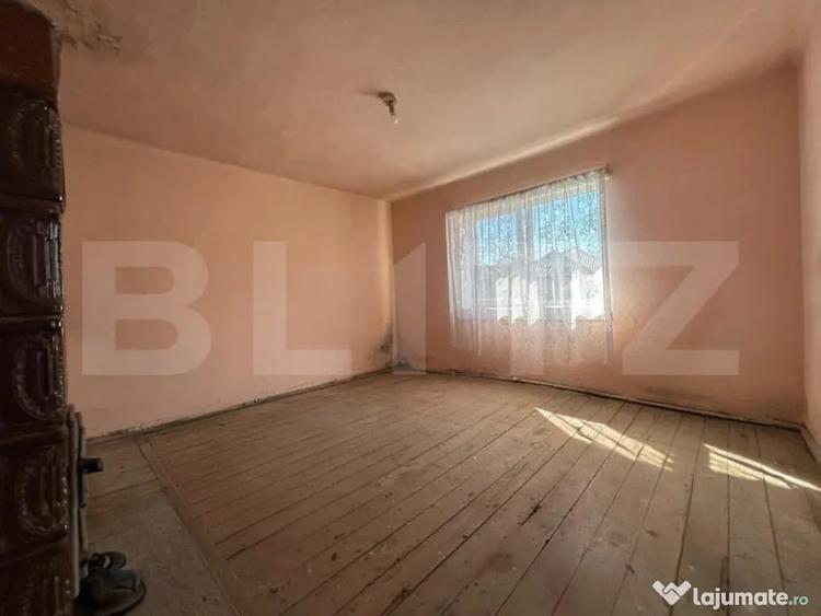 Casă cu 2 camere cu Teren 1100 Mp în Mica