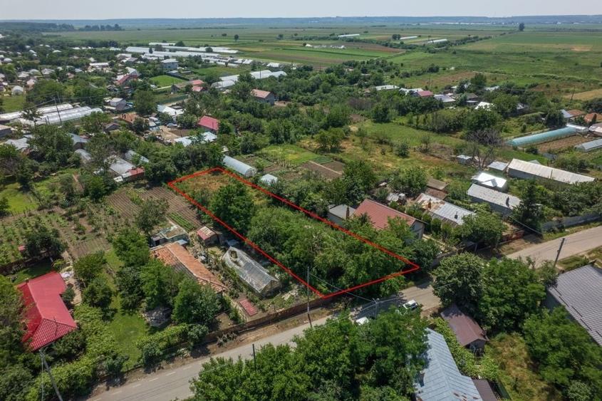 Teren Construcții intravilan de 1158 mp, în Vărăști