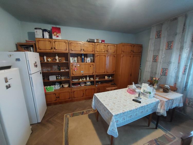 Casă cu 3 camere în Rontău