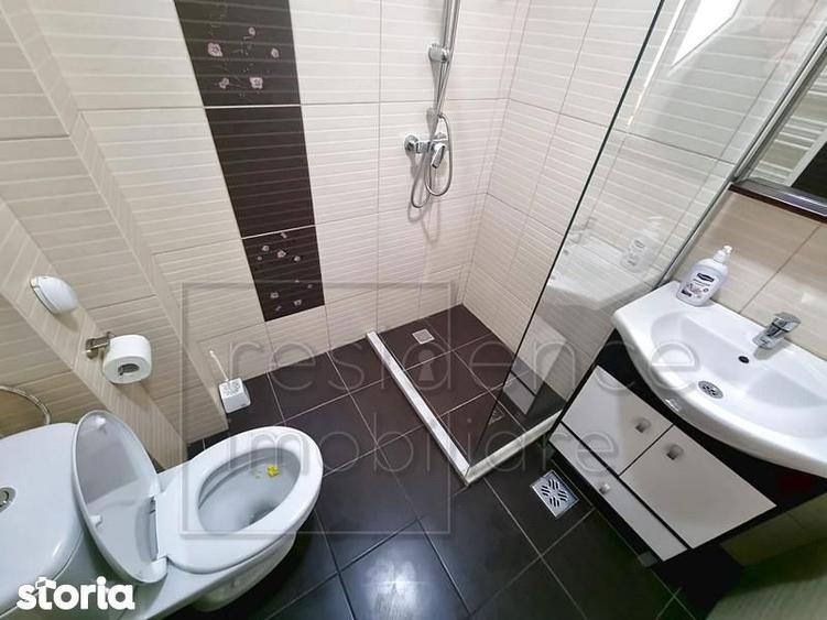 Apartament cu 3 camere semidecomandat, mobilat în Central