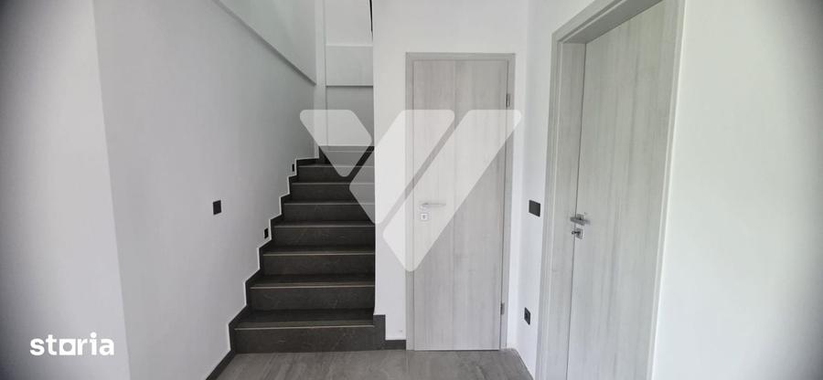 Casă cu 5 camere cu Teren 1190 Mp în Sadu