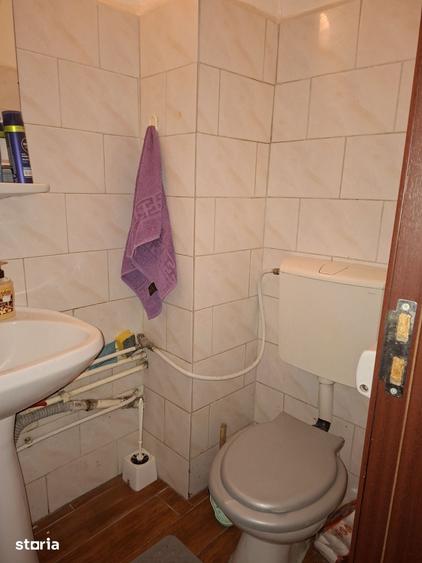 Apartament cu 3 camere decomandat în Rovine
