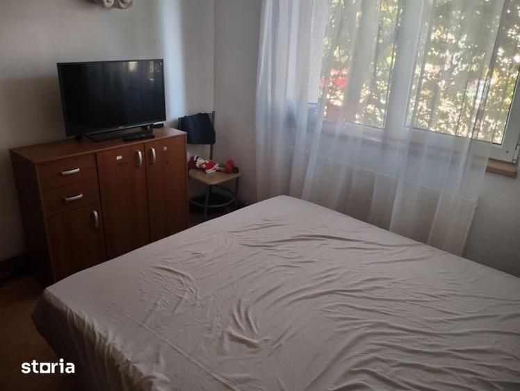 Apartament cu 3 camere în Craiovița Nouă