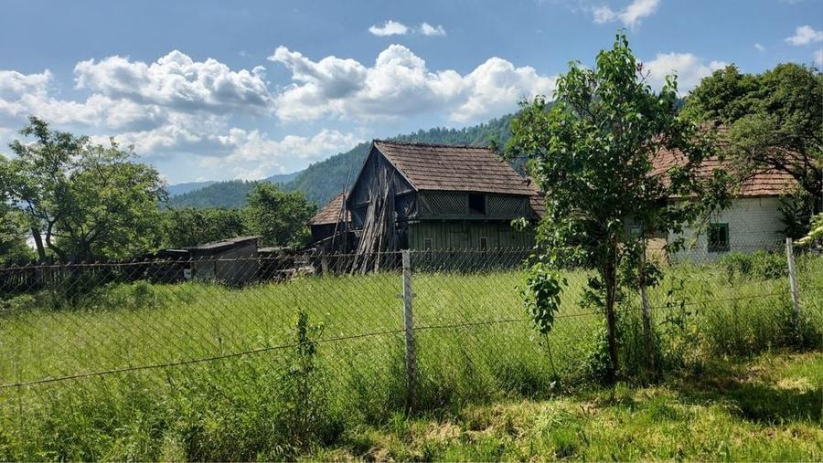 Casă cu 4 camere în Agăș
