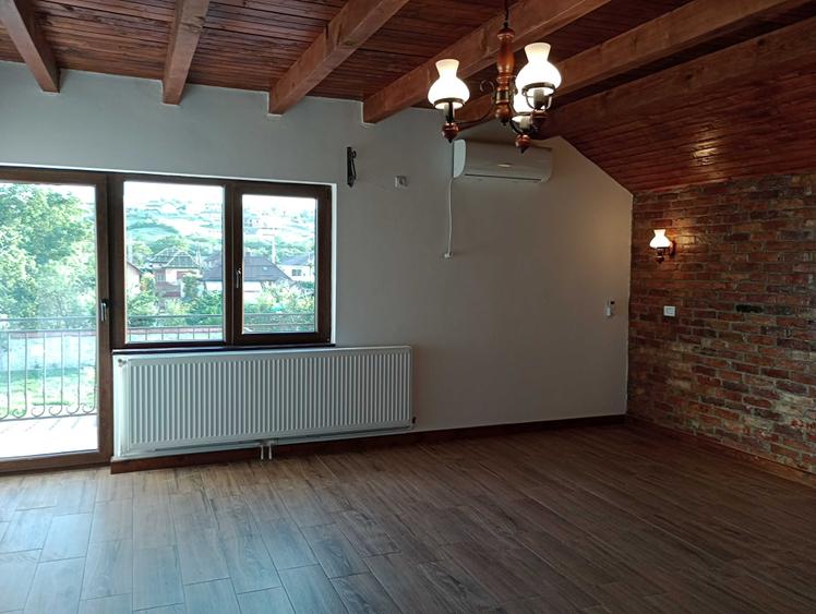 Casă cu 4 camere cu Teren 1100 Mp în Central