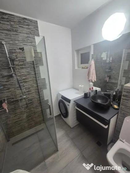 Apartament cu 3 camere decomandat în Exterior Vest