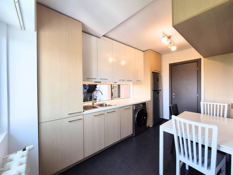 Apartament cu 3 camere decomandat în Metalurgie