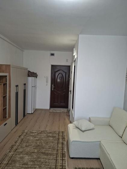 Garsonieră decomandată în 7 Noiembrie