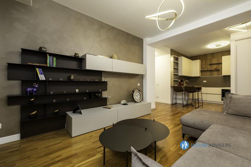 Apartament cu 3 camere, mobilat în Romană