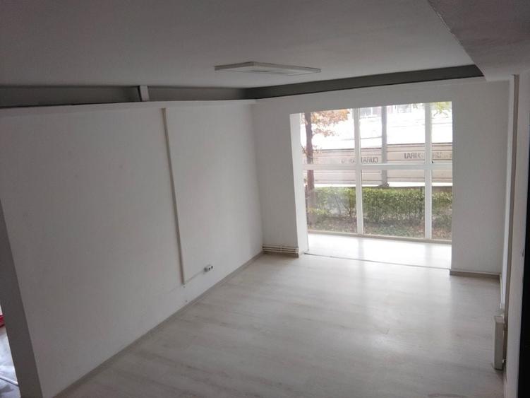 Spațiu comercial, de 45 mp, în Podu Roș