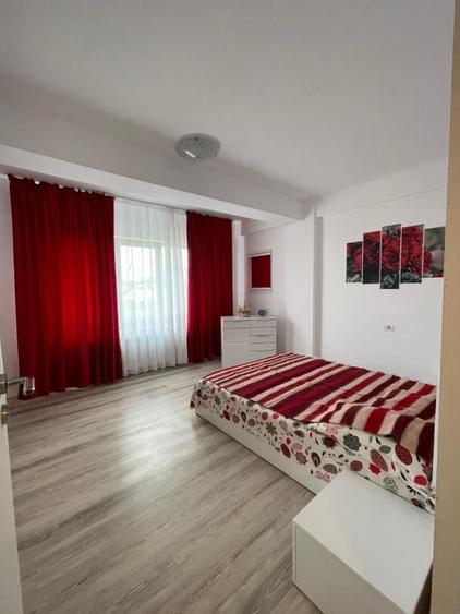 Apartament cu 3 camere decomandat, mobilat în Exterior Est