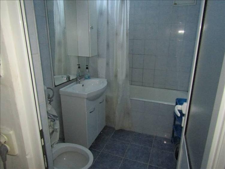 Apartament doua camere, decomandat, central , str. Noica - 10
