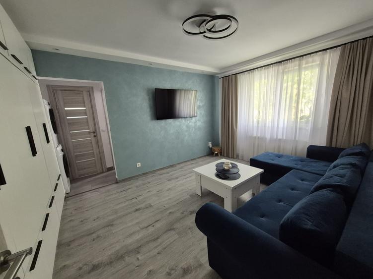 Apartament cu 3 camere semidecomandat în Central
