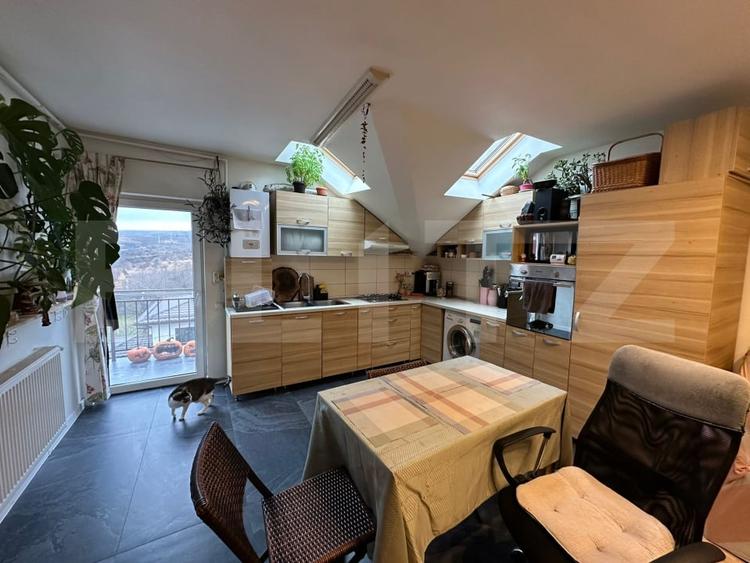 Apartament cu 3 camere decomandat, mobilat în Bună Ziua