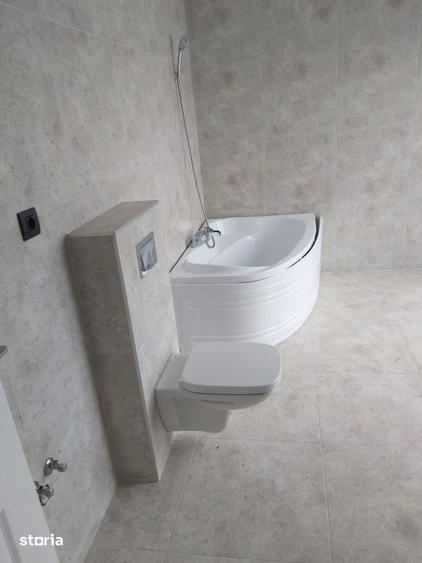 Apartament cu 4 camere semidecomandat în Dâmbul Rotund