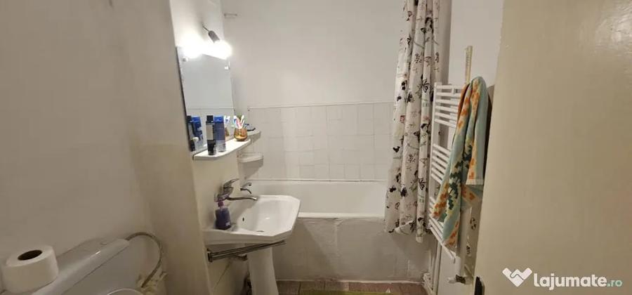 Apartament cu 2 camere decomandat în Poarta 6