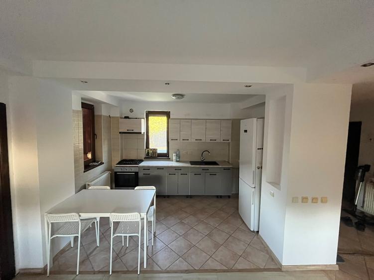 Apartament cu 3 camere în Bragadiru