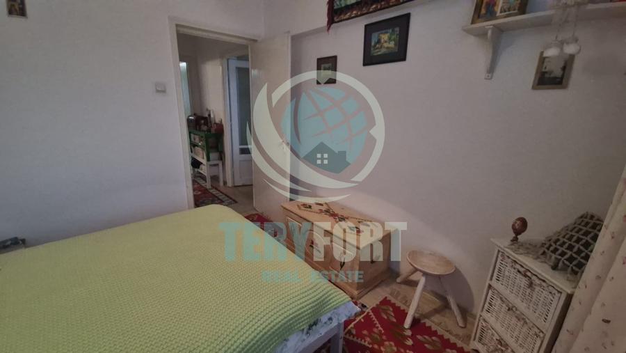 Apartament cu 3 camere semidecomandat, mobilat în Ștefan cel Mare