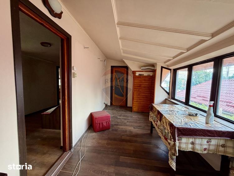 Casă cu 9 camere cu Teren 500 Mp în Central