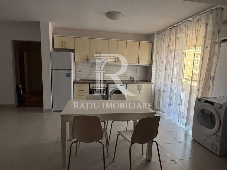 Apartament cu 4 camere decomandat, mobilat în Nufărul