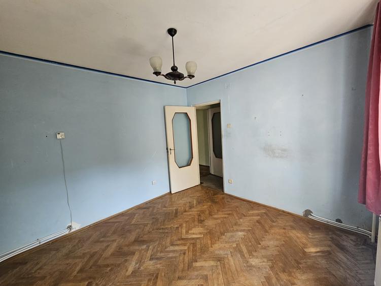 Apartament cu 2 camere semidecomandat în Mihai Eminescu