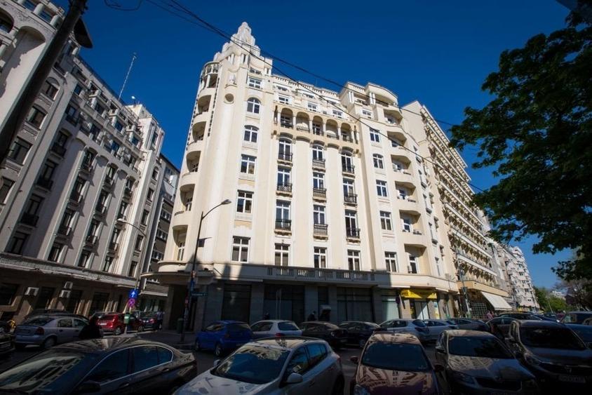 Birou, de 8,800 mp, în Universitate