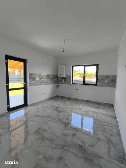 Casă cu 4 camere cu Teren 325 Mp în Valea Adâncă