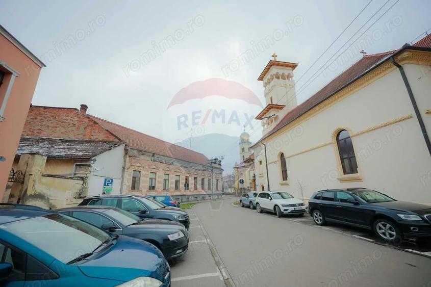Apartament cu 4 camere decomandat în Central