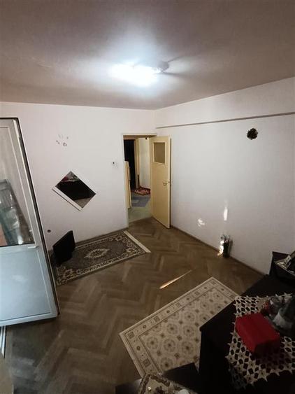 Apartament cu 3 camere decomandat în Apollo