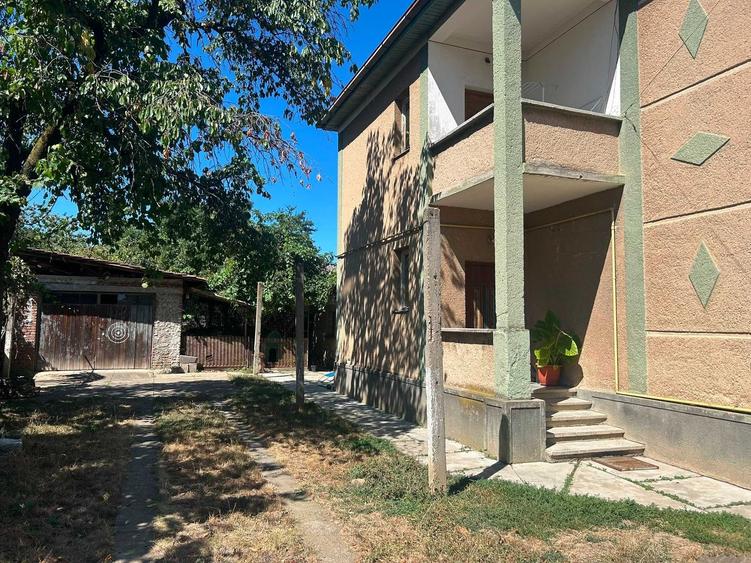 Casă cu 4 camere în Central