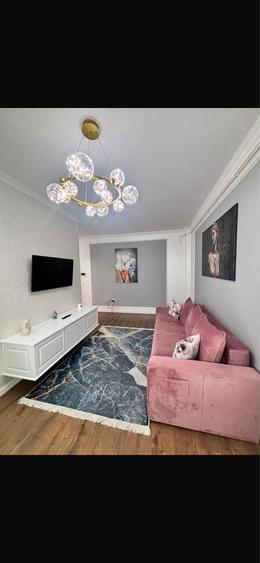 Apartament cu 3 camere decomandat în Universității