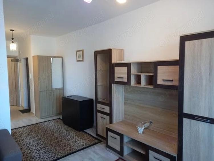 Garsonieră decomandată în Roșu