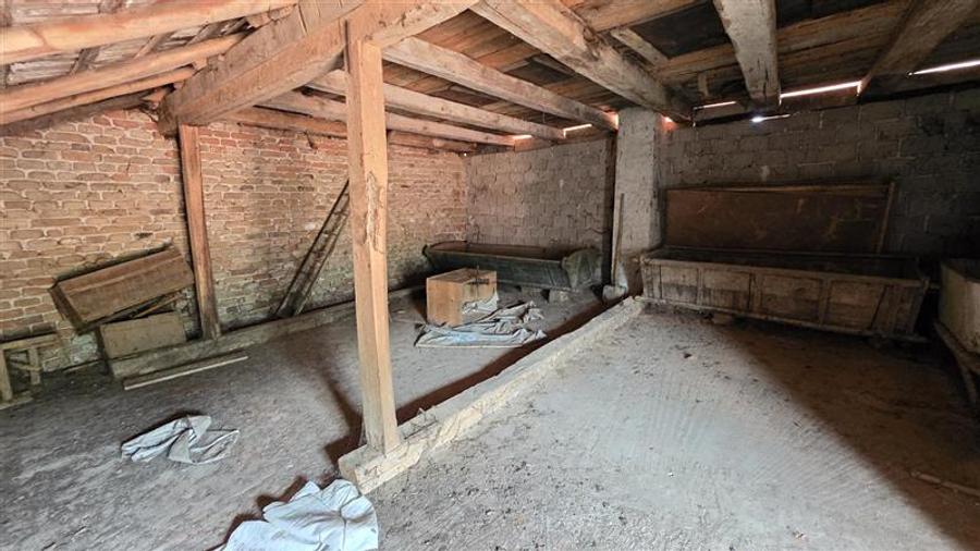 Casă individuală cu 11 camere cu Canalizare în Prigor