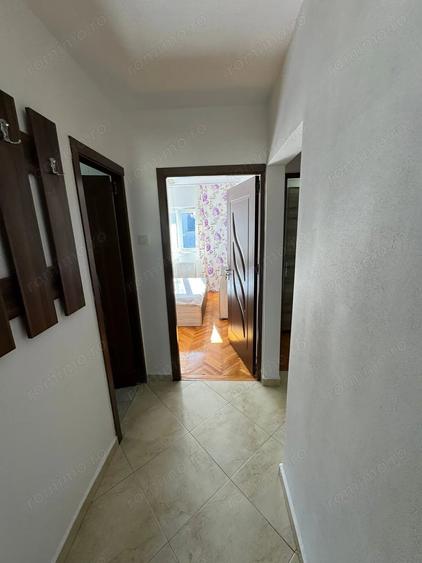 Apartament cu 3 camere decomandat în Girocului