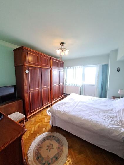 Apartament cu 3 camere decomandat în Micro 11