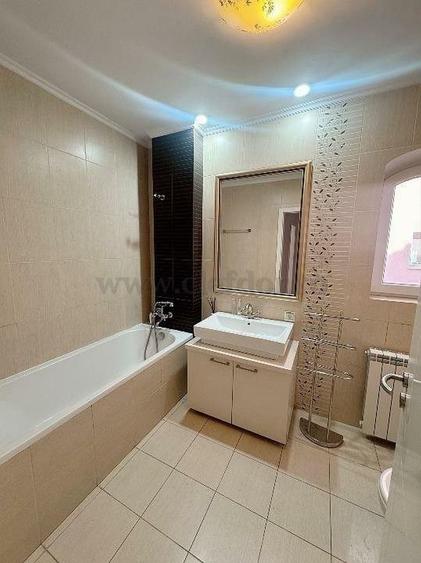 Apartament cu 4 camere decomandat în Pipera