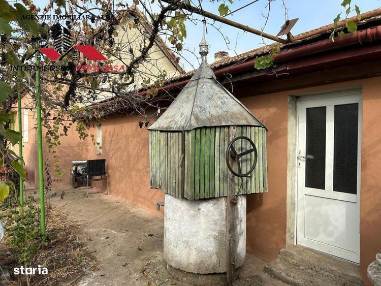 Casă cu 4 camere în Teiu