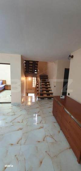 Casă cu 8 camere cu Teren 5955 Mp în Central