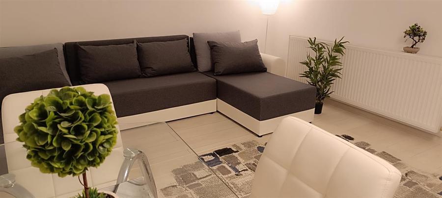 Apartament cu 2 camere decomandat în Tractorul