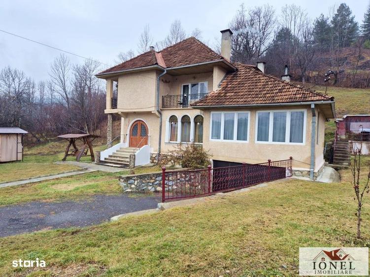 Casă cu 4 camere cu Teren 936 Mp în Abrud