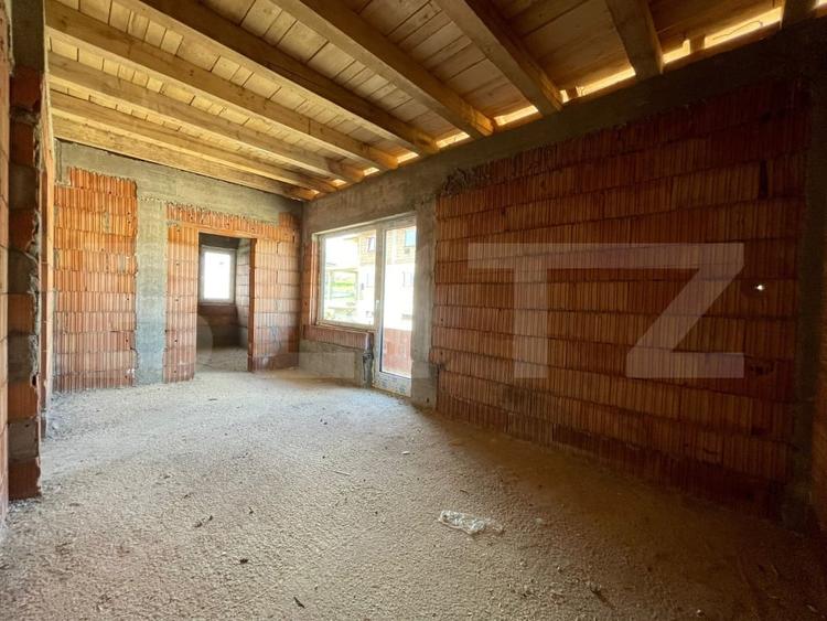 Duplex cu 5 camere cu Canalizare în Dâmbul Rotund