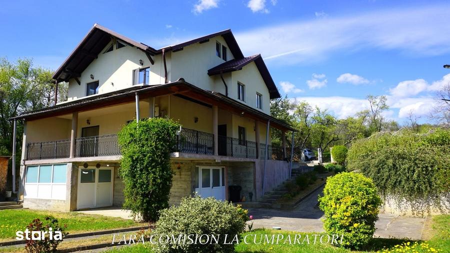 Casă cu 6 camere cu Teren 2327 Mp în Berislăvești