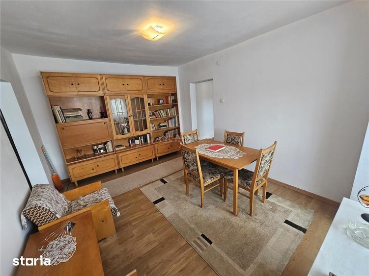 Apartament cu 3 camere semidecomandat în Central