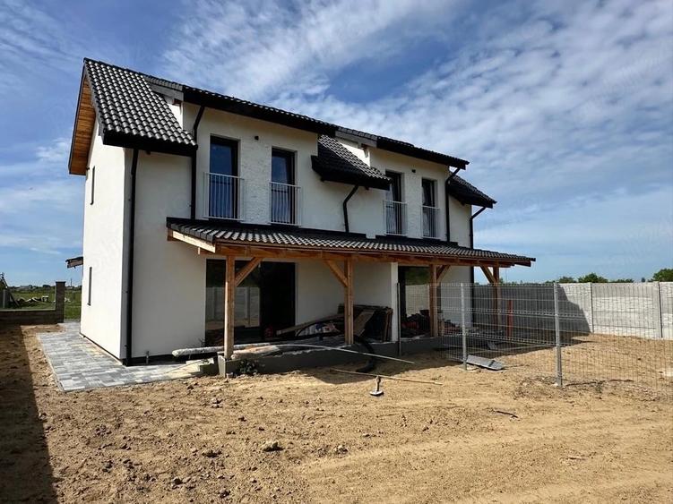 Casă cu 4 camere cu Teren 270 Mp în Central