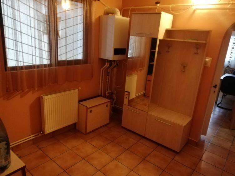 Apartament cu 3 camere decomandat în Sârbi