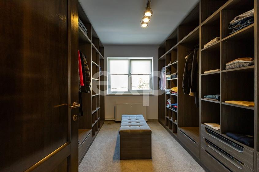 Duplex cu 5 camere cu Canalizare în Central