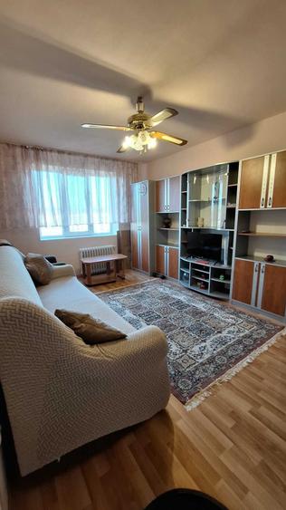 Apartament cu 3 camere semidecomandat în Rogerius